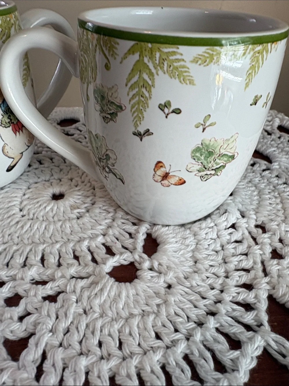 Pottery Barn Set Of 2 Beatrix Potter Peter Rabbit Stoneware Coffee Mugs